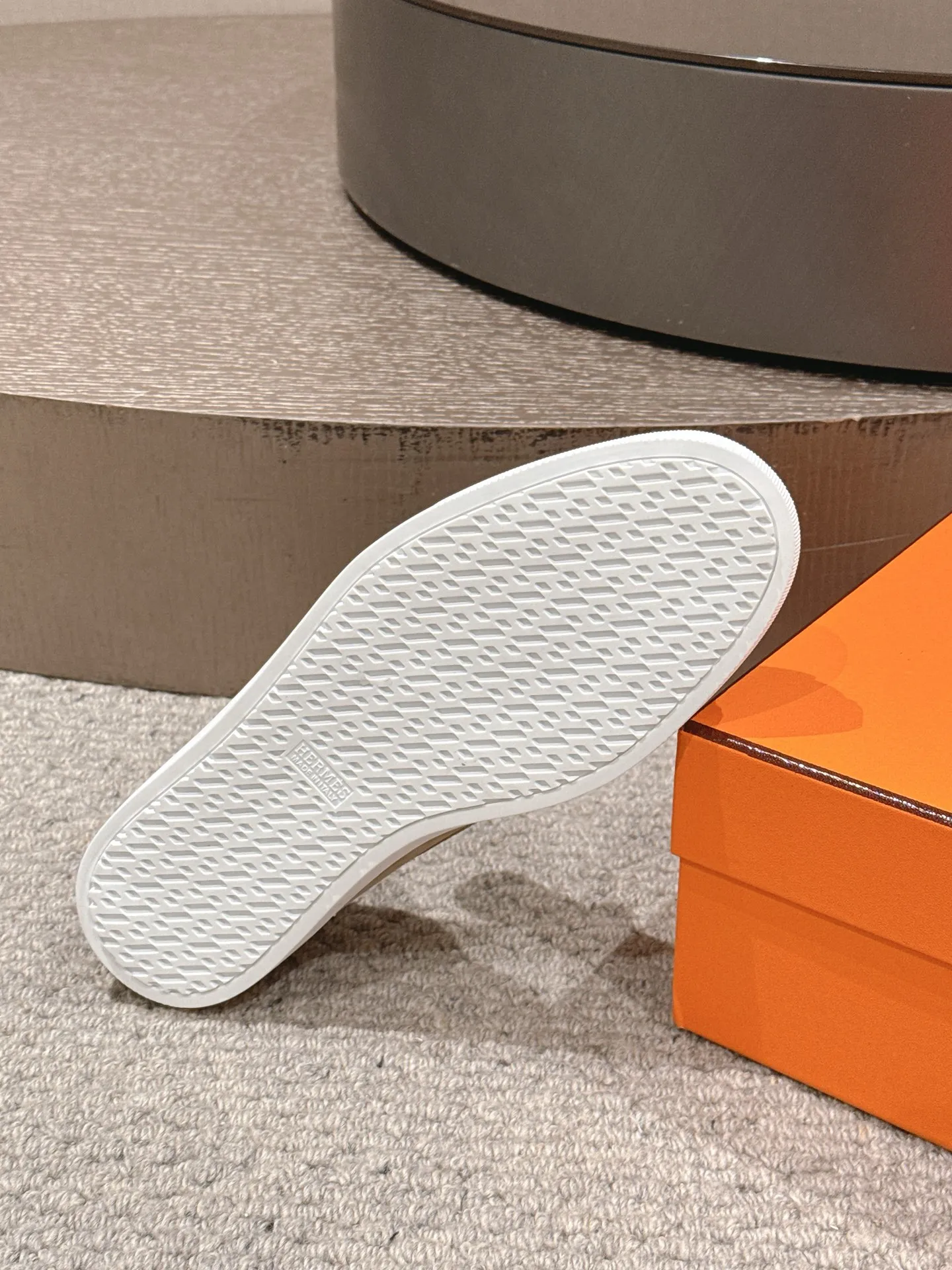 【ΗERMES】 P:540💰 Size: 39-45 (45.46. Customized) Hermes Men's Slip-on Loafers Lgnacio Series Couple's Loafers Casual Sports Shoes Original Purchase Development Made Goods This calfskin loafer is decorated with leather braiding and "Chaine d'Ancre" buckle. Fashionable nautical style loafers, ideal for land and seaside. Exquisite packaging at the delivery counter 🛍📦 Fabric: Original customized imported first-layer cowhide/cow suede Lining: Imported soft cowhide lining Sole: Original molded non-slip TPU material Bottom thickness: 2CM